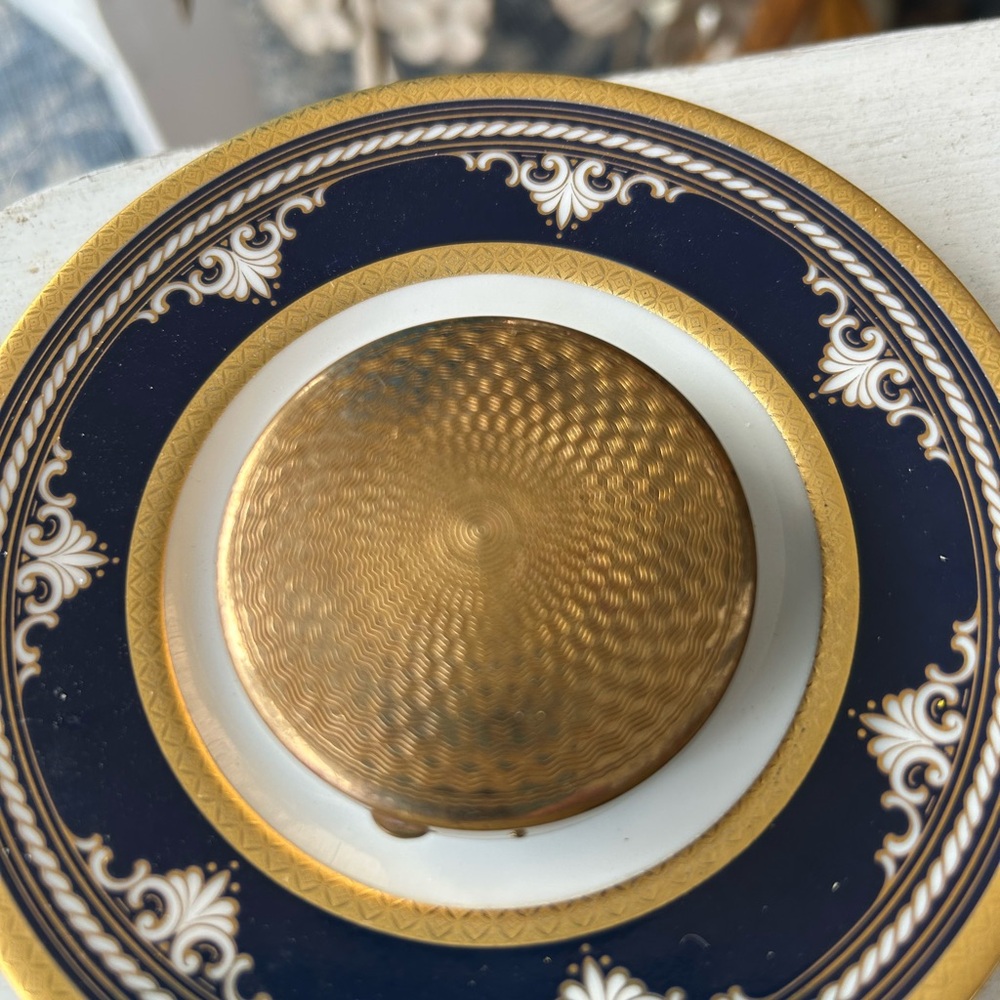 Vintage Blue Enamel Virgin Mary Religious Trinket Pill Box or Rosary Holder - Picture 6 of 8